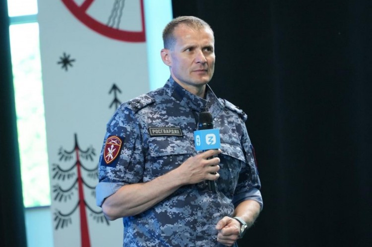Офицер Росгвардии провел лекцию о Героях России для студентов
